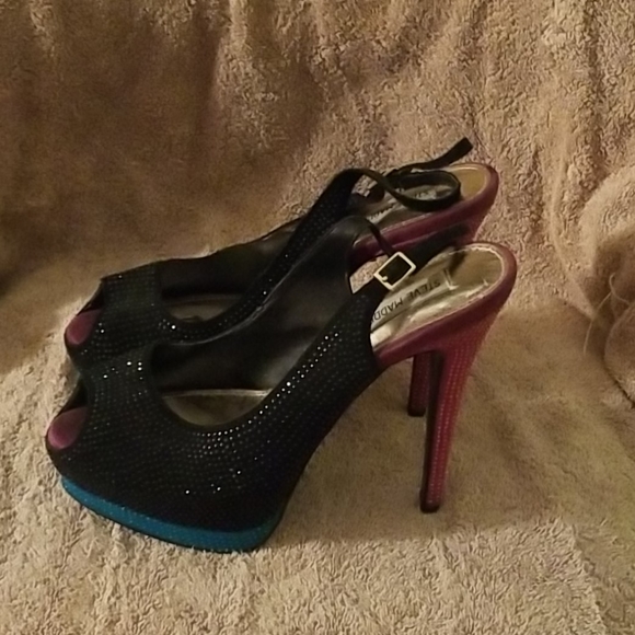 Shoes - Picture 3 of 6